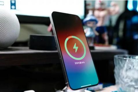 广昌苹果15换屏服务分享用什么充电器给iPhone15充电更好 